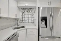 Picture of 8000 N Sunrise Lakes Dr 207, Sunrise, FL 33322