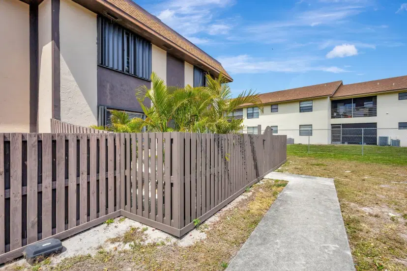 Picture of 2110 Sherwood Forest Boulevard 24, West Palm Beach FL 33415