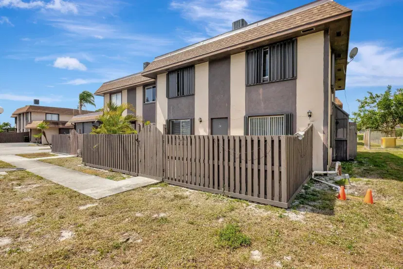 Picture of 2110 Sherwood Forest Boulevard 24, West Palm Beach FL 33415
