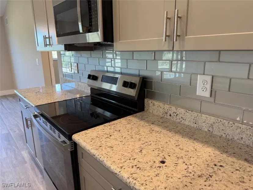 Picture of 809 Poinsettia Ave, Lehigh Acres FL 33972