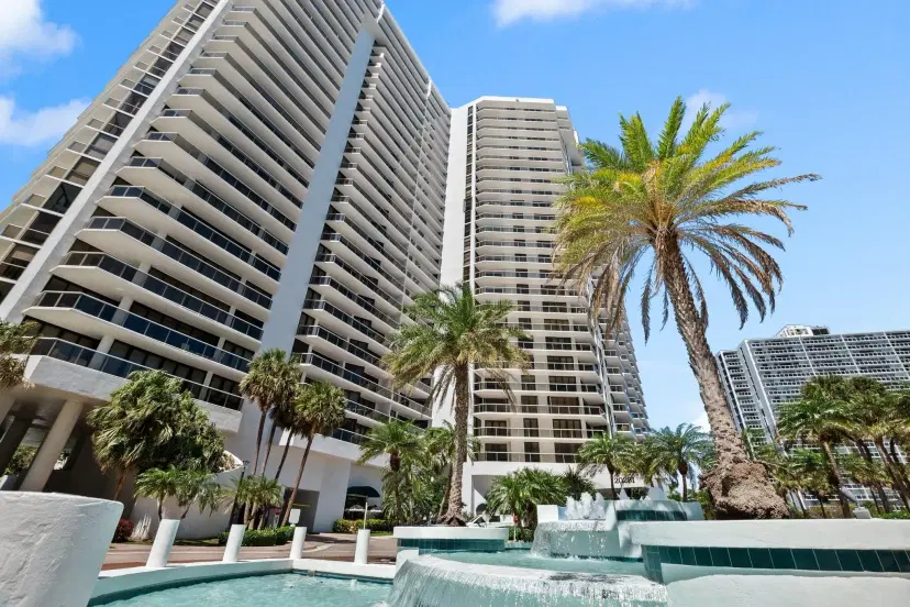 Picture of 20281 E Country Club Dr 704, Miami FL 33180