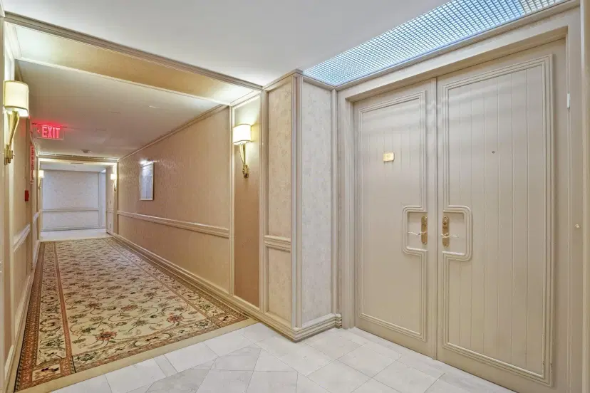 Picture of 20281 E Country Club Dr 704, Miami FL 33180