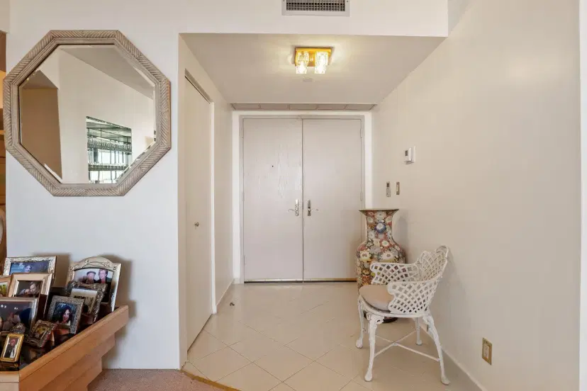 Picture of 20281 E Country Club Dr 704, Miami FL 33180