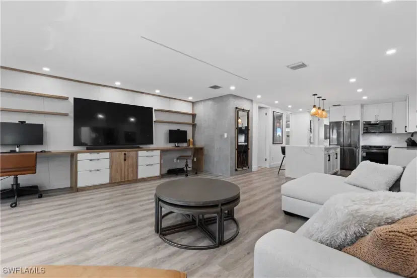 Picture of 2500 Gulf Shore Blvd N N7, Naples FL 34103