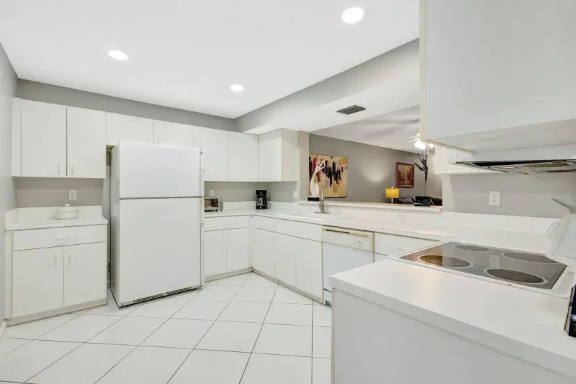 Picture of 9680 Sills Drive E 102, Boynton Beach FL 33437
