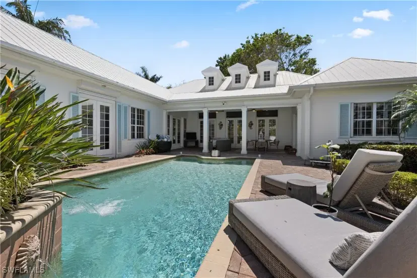 Picture of 505 Harbour Dr, Naples FL 34103