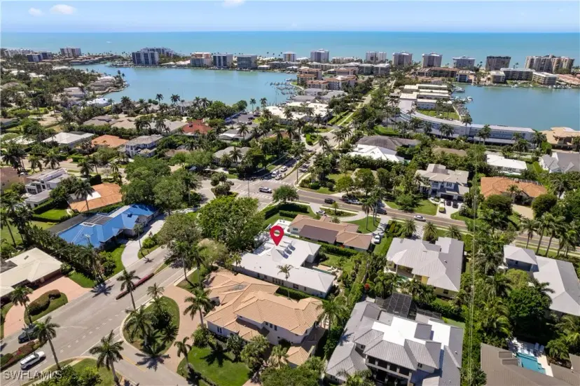 Picture of 505 Harbour Dr, Naples FL 34103