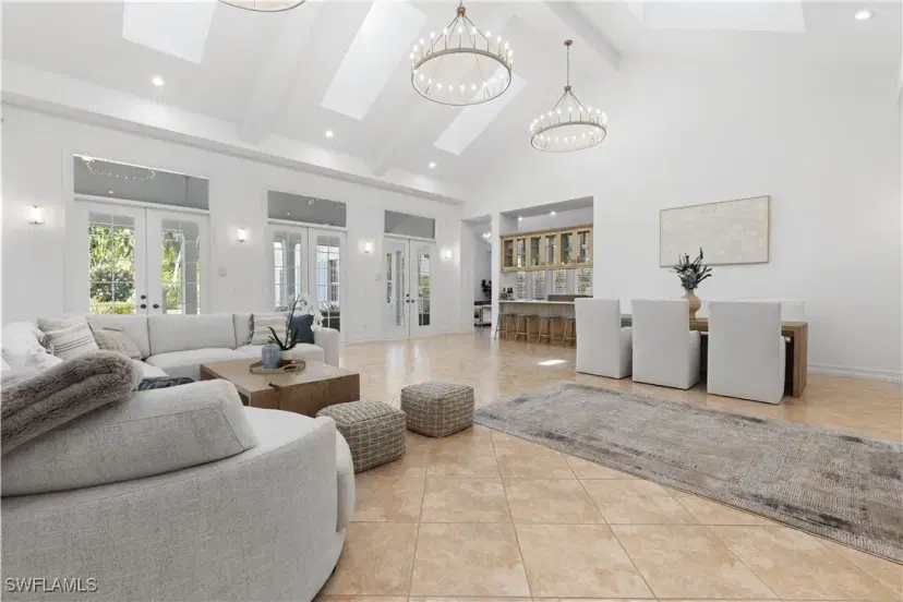 Picture of 505 Harbour Dr, Naples FL 34103