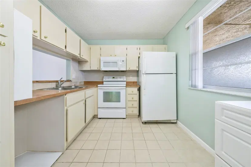 Picture of 5541 Lakeside Dr 201, Margate FL 33063