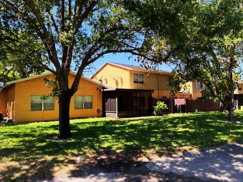 Picture of 7323 W Sunrise Boulevard 7323, Plantation FL 33313