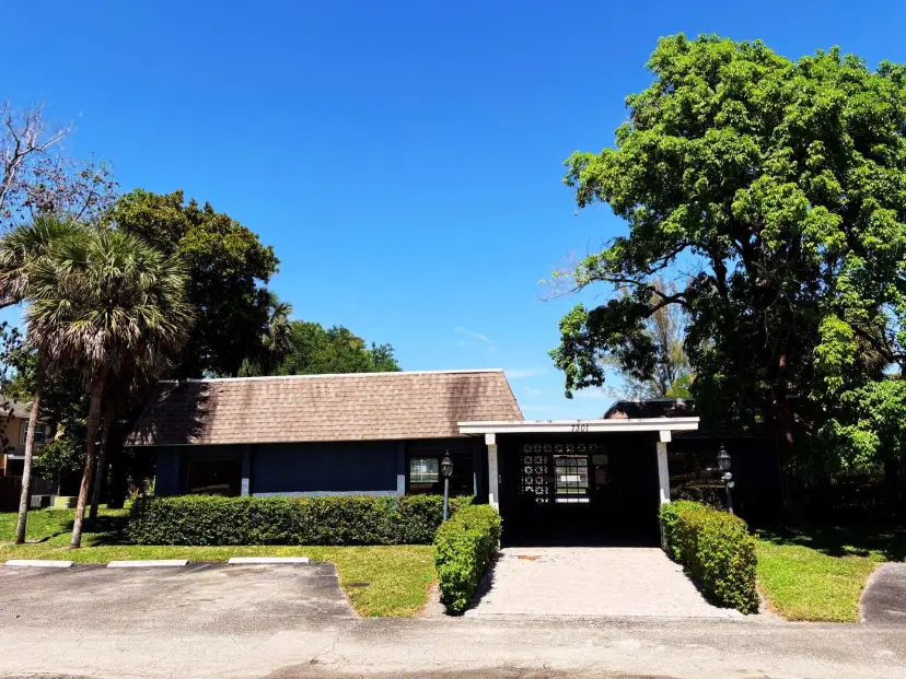 Picture of 7323 W Sunrise Boulevard 7323, Plantation FL 33313