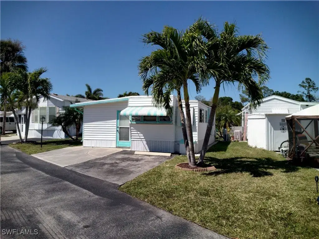 Picture of 16 Jade Dr 16J, Naples, FL 34114