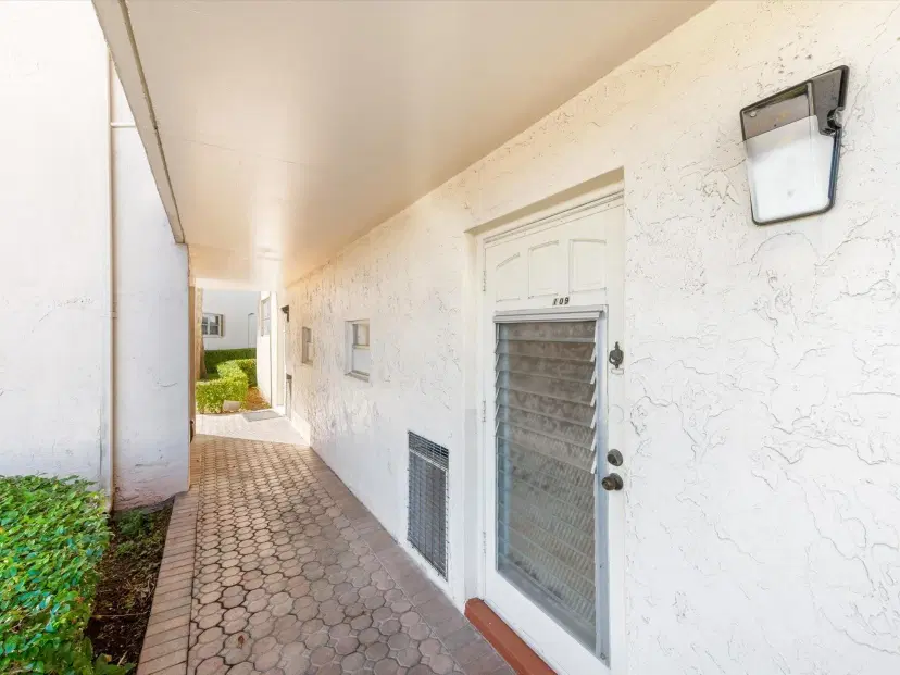 Picture of 9923 S Hollybrook Lake Dr 109, Pembroke Pines FL 33025