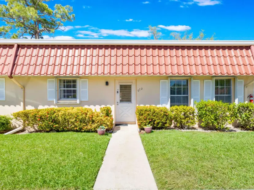Picture of 672 Laconia Circle, Lake Worth FL 33467