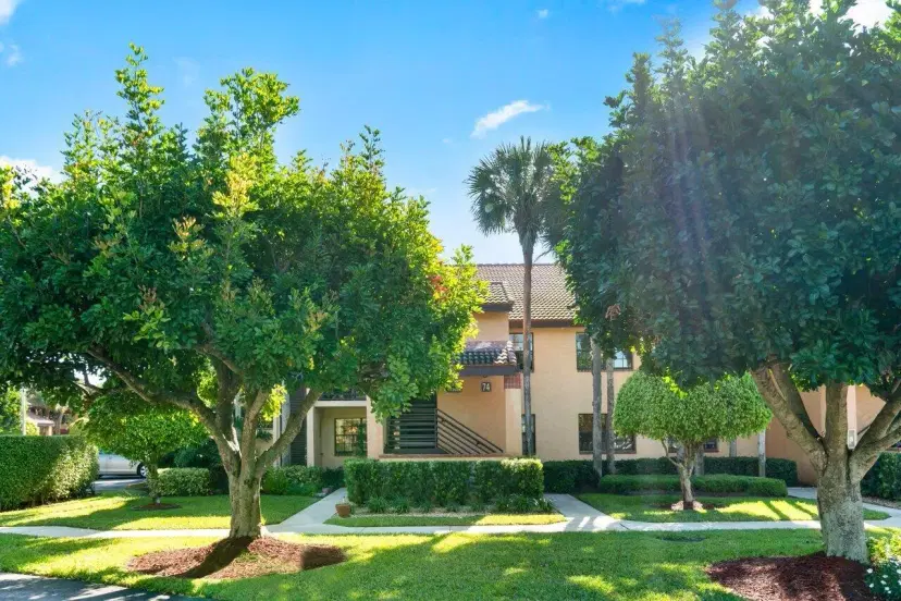 Picture of 11260 Aspen Glen Drive 101, Boynton Beach FL 33437