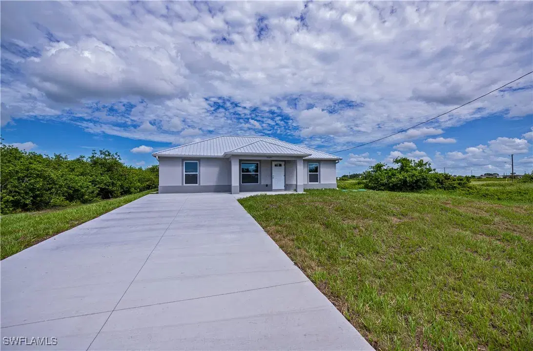 Picture of 3318 Clearview Cir, Labelle, FL 33935