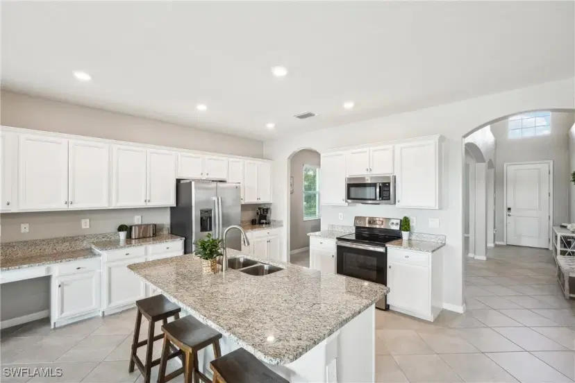 Picture of 3996 E Hampton Cir, Alva FL 33920