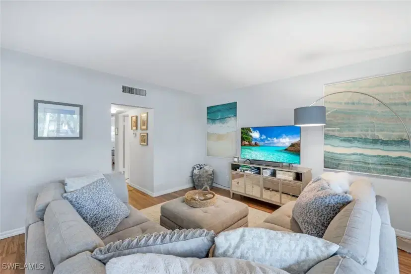 Picture of 744 Wedge Dr 23, Naples FL 34103