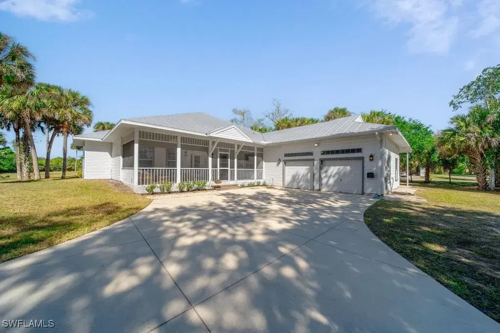 Picture of 671 17Th St Nw, Naples, FL 34120
