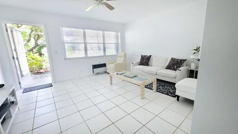 Picture of 319 Chatham P, West Palm Beach FL 33417