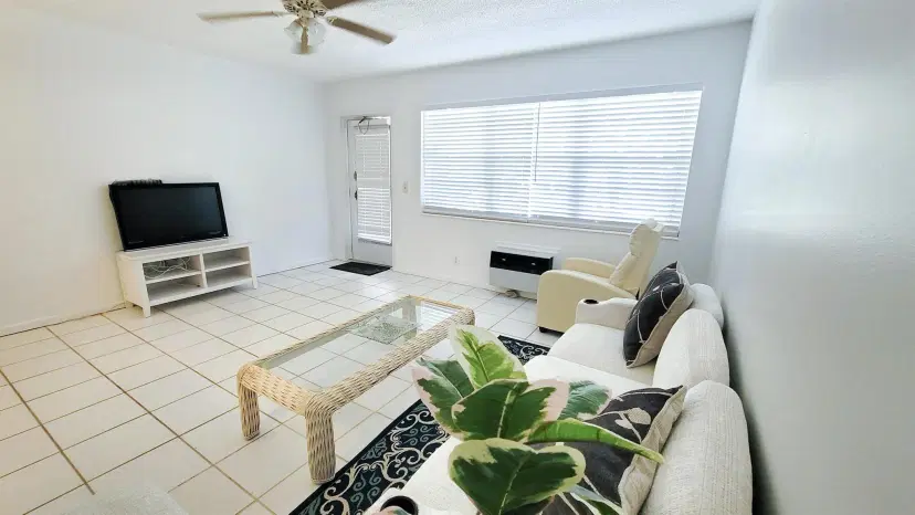 Picture of 319 Chatham P, West Palm Beach FL 33417