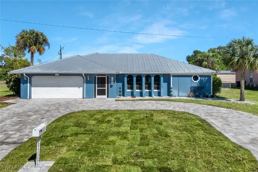 Picture of 121 Dania Cir, Lehigh Acres FL 33936