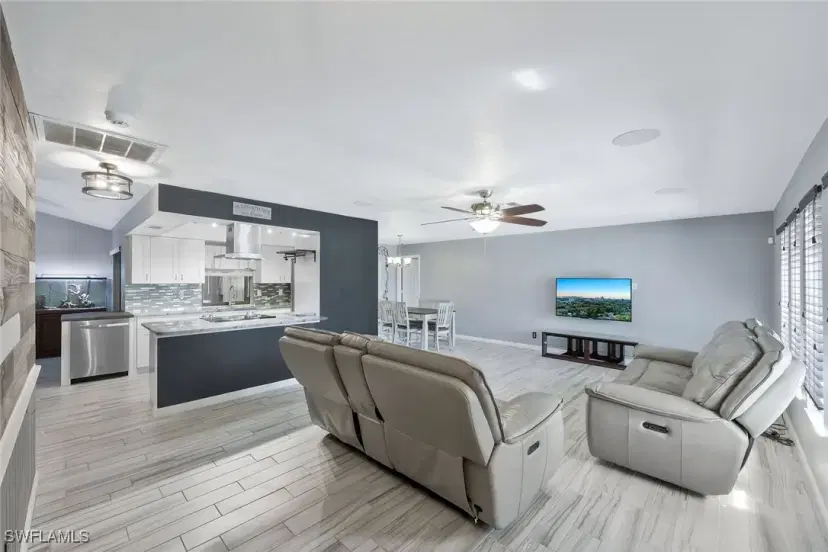 Picture of 121 Dania Cir, Lehigh Acres FL 33936
