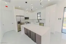 Picture of 1109 NW 8Th Ter, Cape Coral, FL 33993