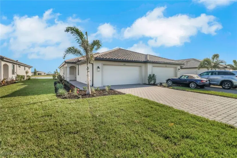 Picture of 19513 Hinkley Dr, Estero FL 33928