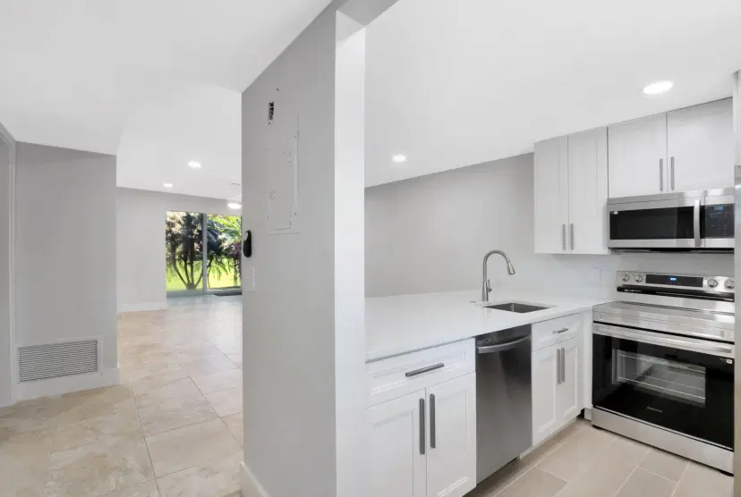 Picture of 2601 NE 3Rd Court 105, Boynton Beach FL 33435