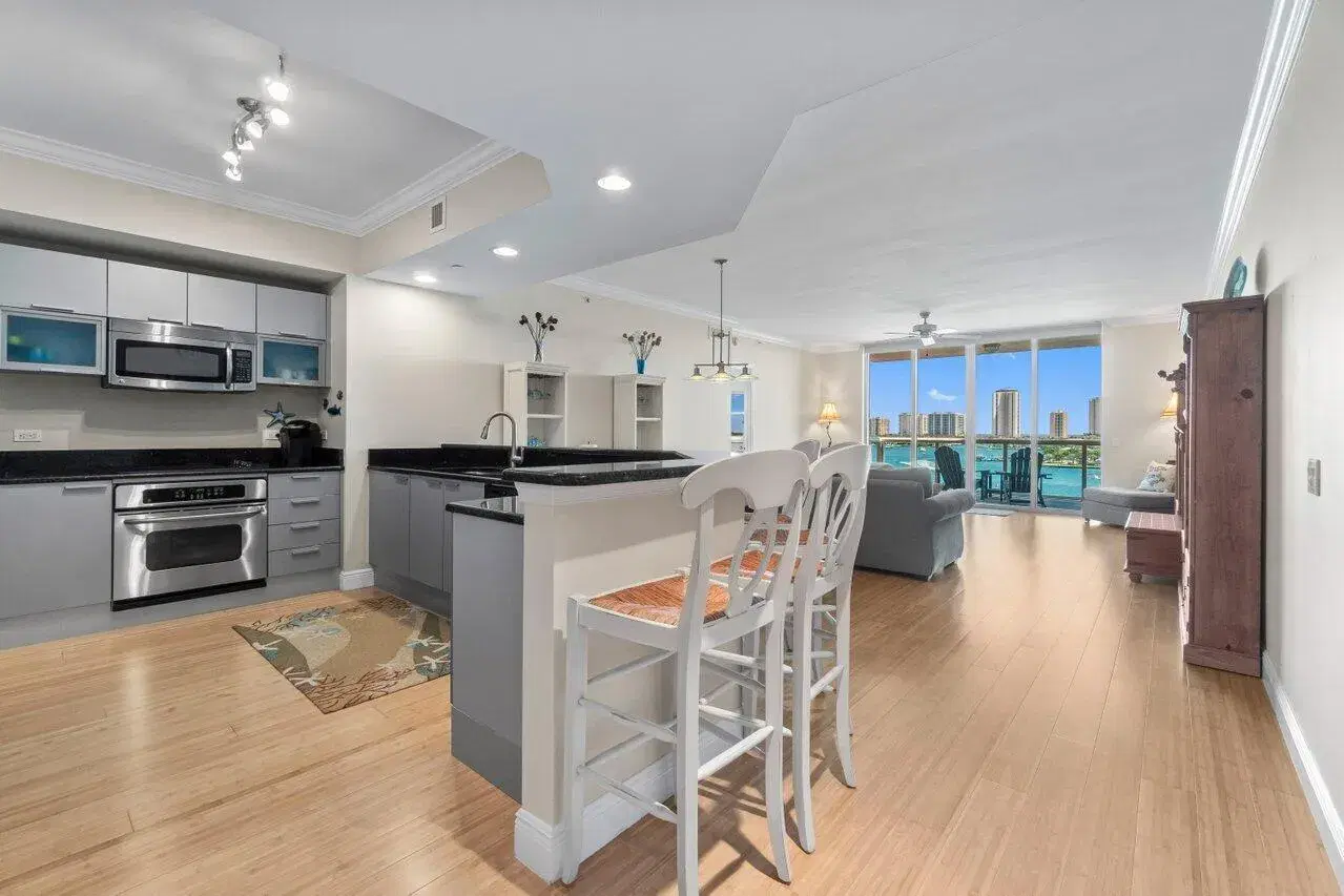 Picture of 2640 Lake Shore Drive 708, Riviera Beach, FL 33404