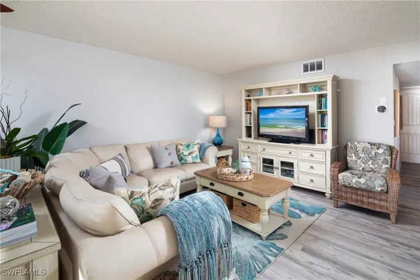 Picture of 3200 Gulf Shore Blvd N 306, Naples FL 34103