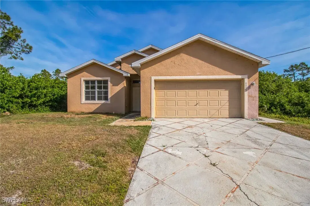 Picture of 1113 Artic St E, Lehigh Acres, FL 33974