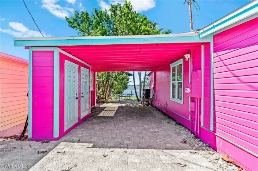 Picture of 4760 Pine Island Rd Nw, Matlacha FL 33993