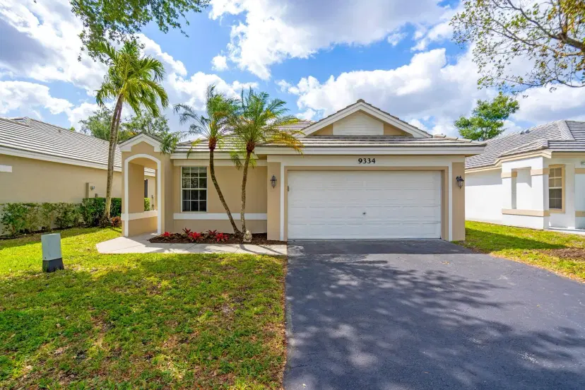 Picture of 9334 Arborwood Cir, Davie FL 33328
