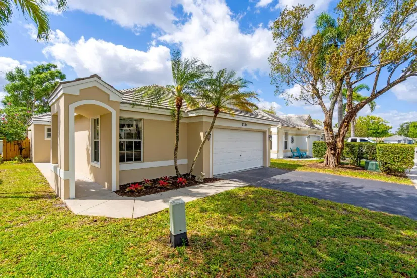 Picture of 9334 Arborwood Cir, Davie FL 33328