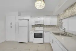 Picture of 2202 S Cypress Bend Dr 104, Pompano Beach, FL 33069