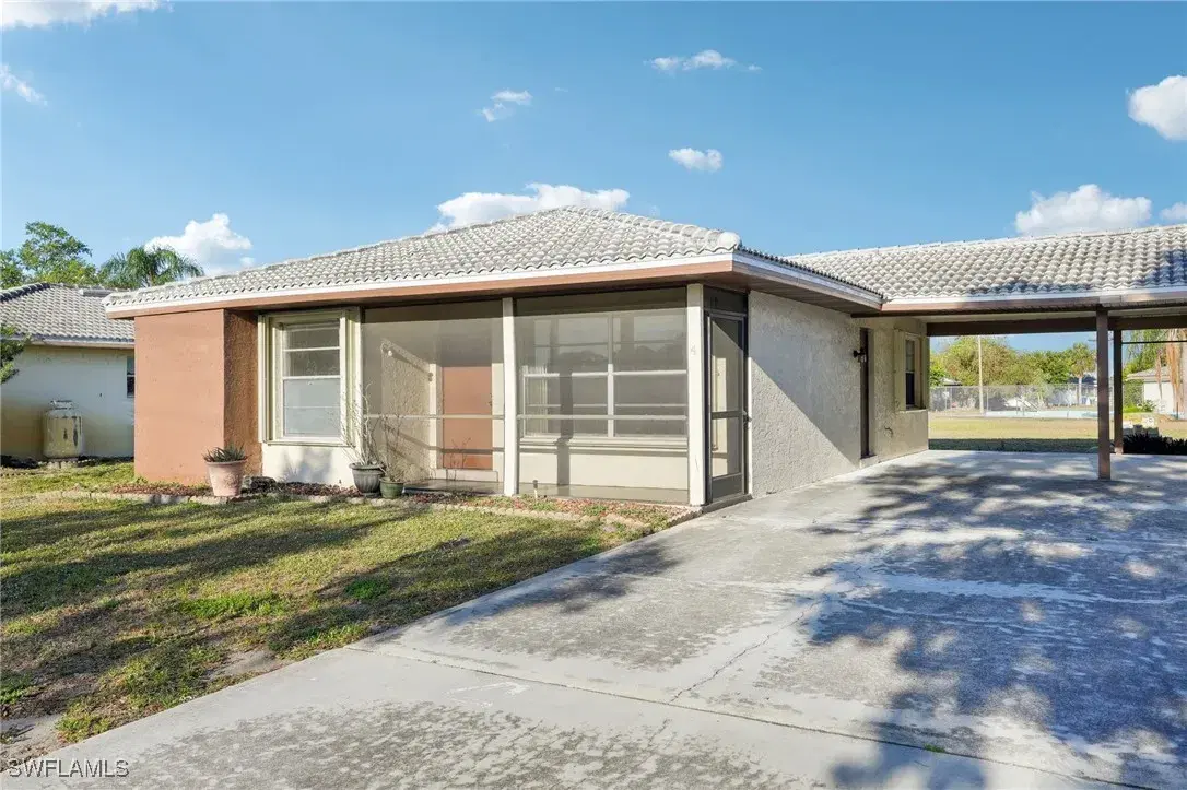Picture of 4 Parkwood Villas Ct, Lehigh Acres, FL 33936