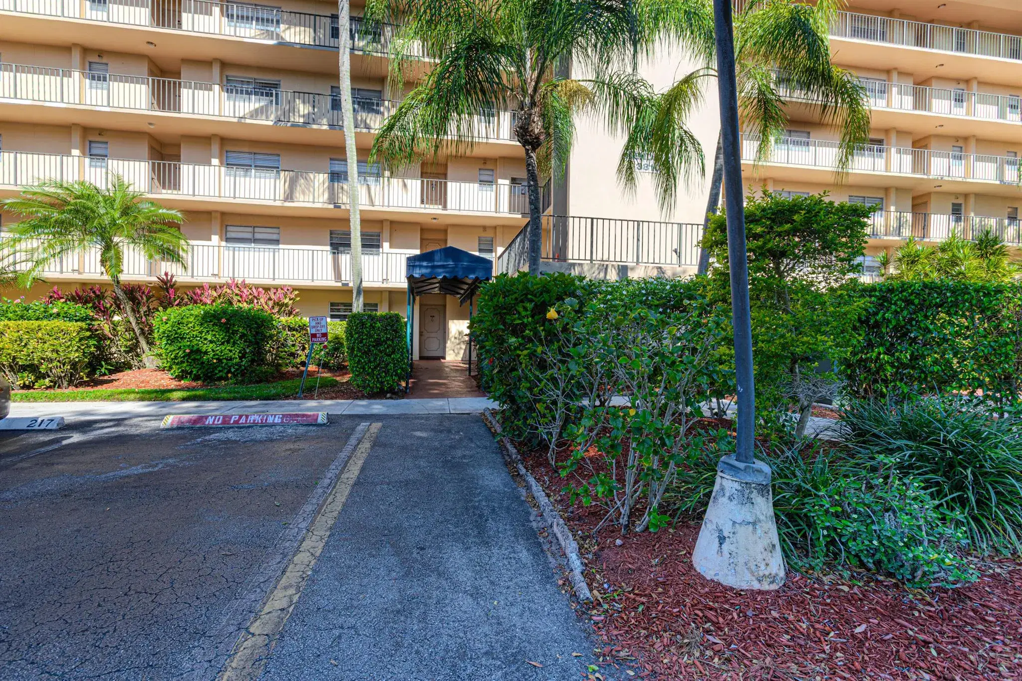 Picture of 3810 Via Poinciana 104, Lake Worth, FL 33467
