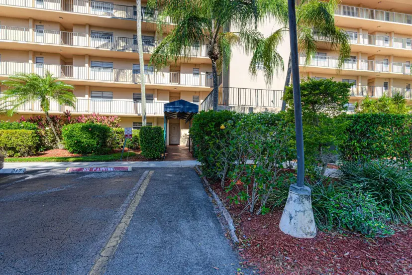 Picture of 3810 Via Poinciana 104, Lake Worth FL 33467