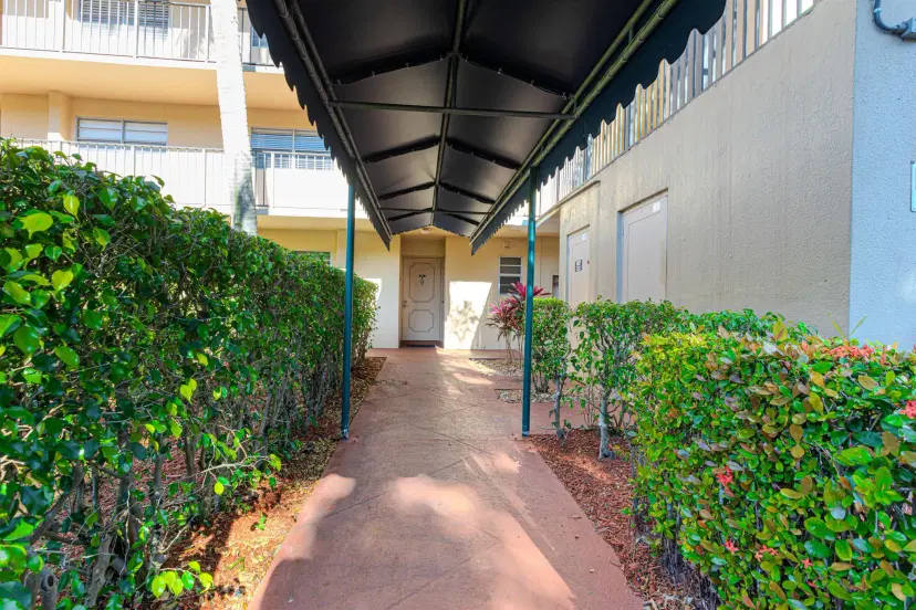 Picture of 3810 Via Poinciana 104, Lake Worth FL 33467