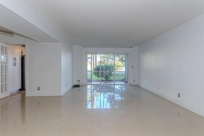 Picture of 3810 Via Poinciana 104, Lake Worth FL 33467