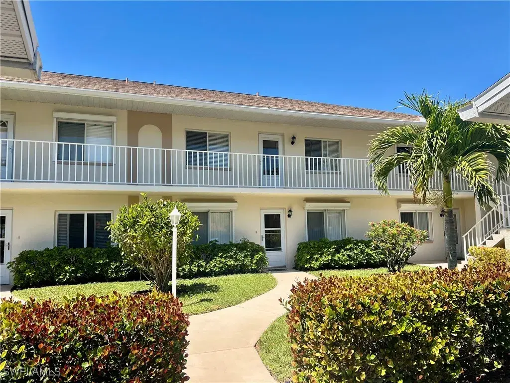 Picture of 185 Gabriel Cir 4, Naples, FL 34104