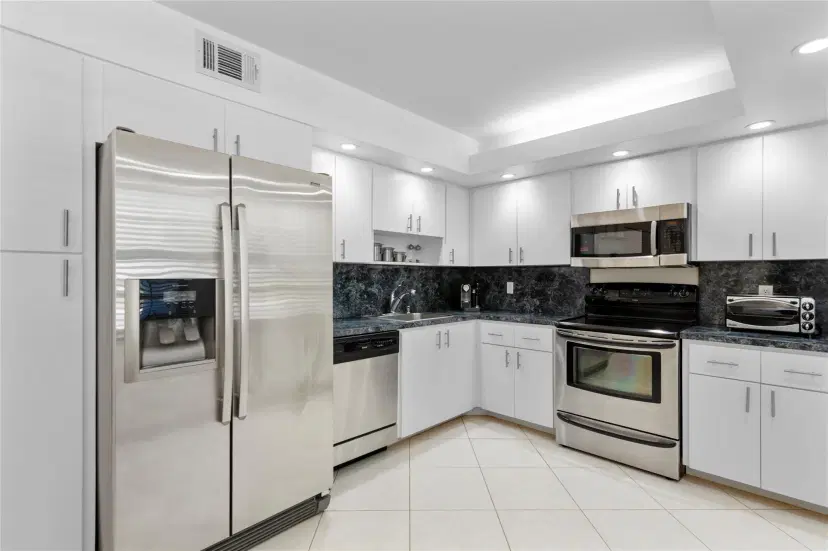Picture of 4240 Oaks Ter 105, Pompano Beach FL 33069