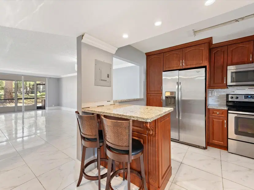Picture of 371 S Hollybrook Dr 102, Pembroke Pines FL 33025