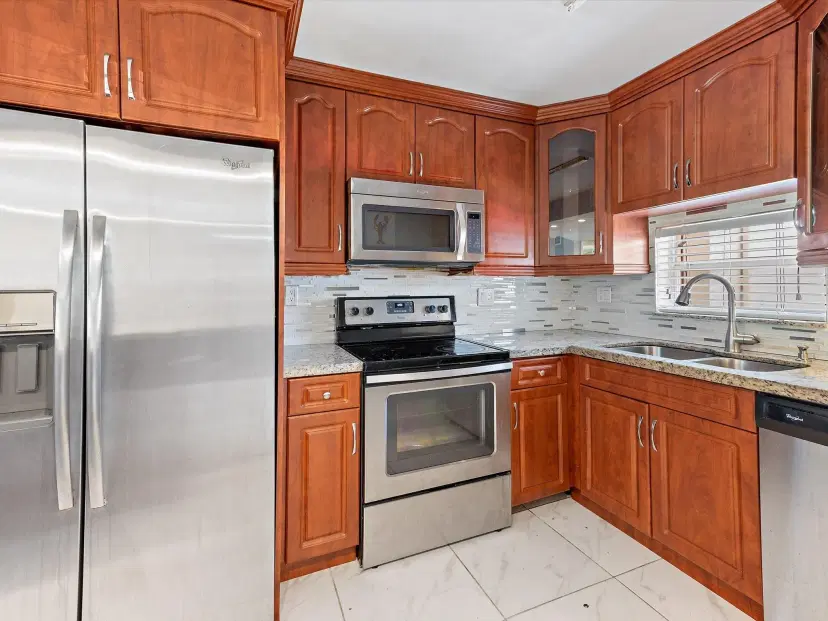 Picture of 371 S Hollybrook Dr 102, Pembroke Pines FL 33025