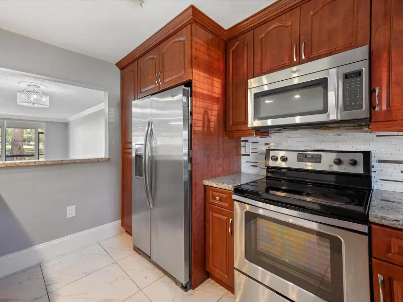 Picture of 371 S Hollybrook Dr 102, Pembroke Pines FL 33025