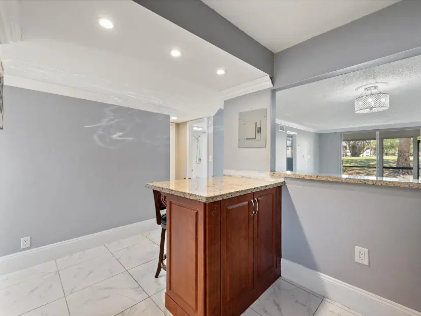 Picture of 371 S Hollybrook Dr 102, Pembroke Pines FL 33025