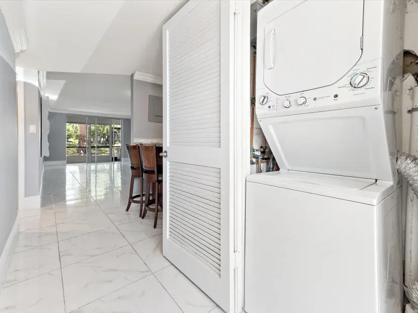 Picture of 371 S Hollybrook Dr 102, Pembroke Pines FL 33025