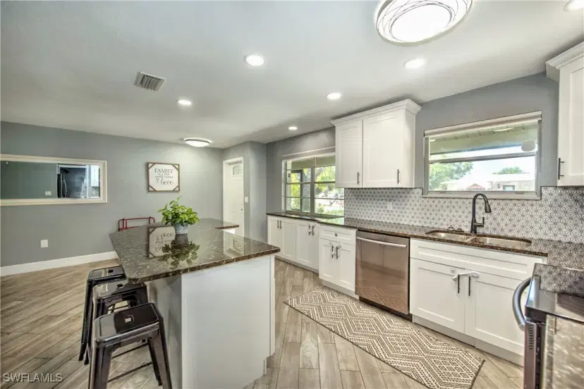 Picture of 4855 Hampton Ct, Fort Myers FL 33907